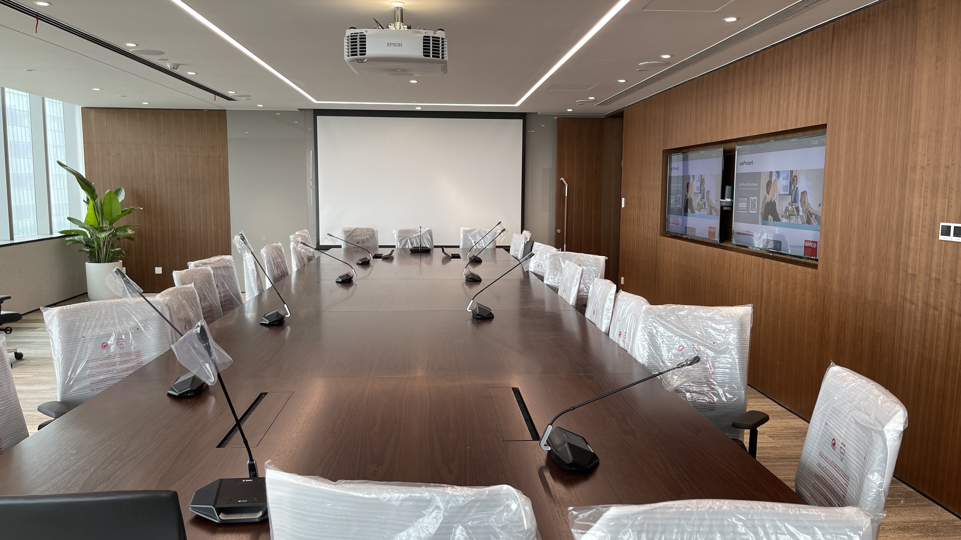 會(huì)議室2.JPG 會(huì)議室2.JPG