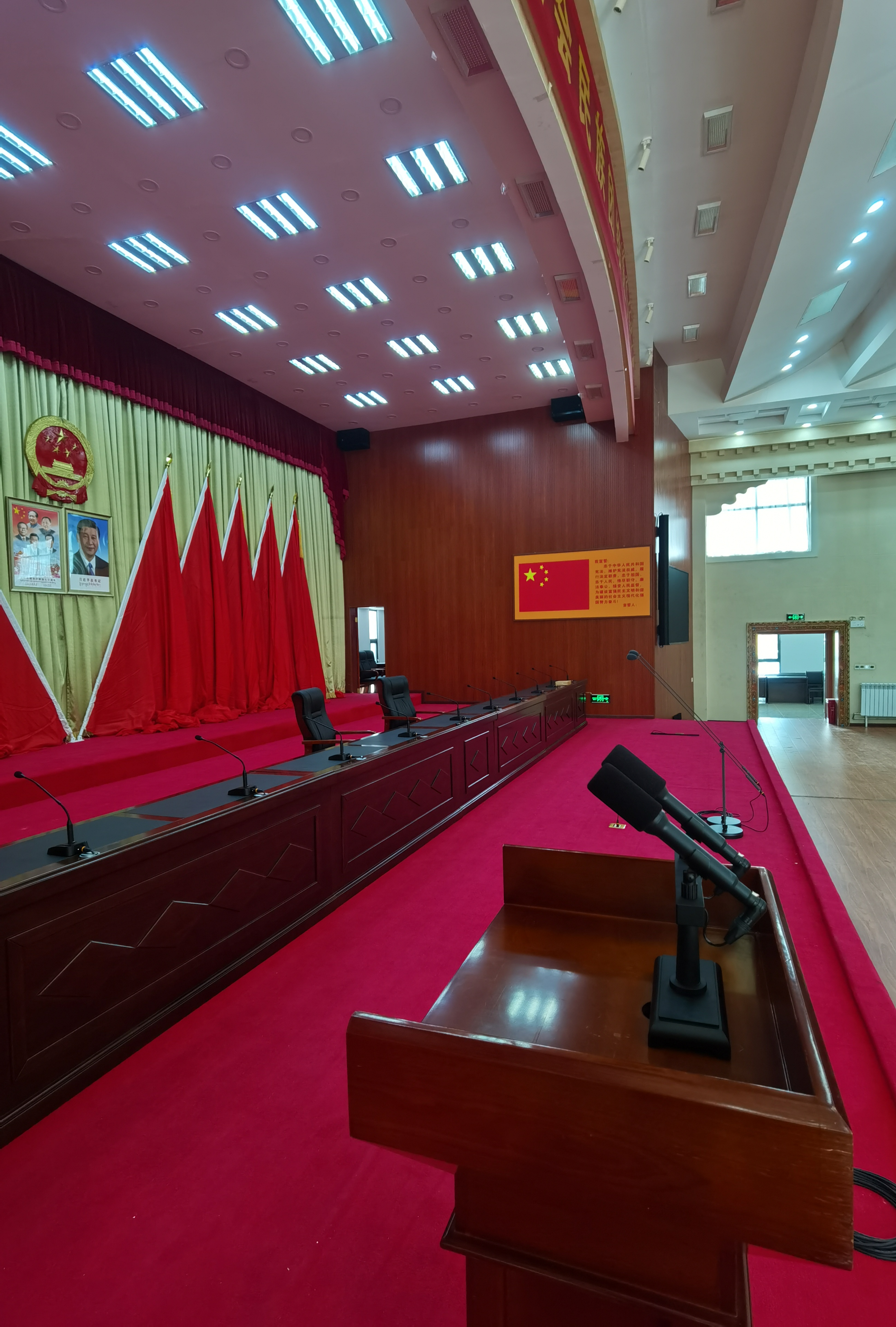 舞臺.jpg 舞臺.jpg